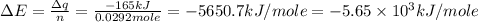 \Delta E=\frac{\Delta q}{n}=\frac{-165kJ}{0.0292mole}=-5650.7kJ/mole=-5.65\times 10^3kJ/mole