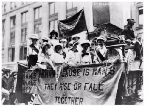 This photograph shows a parade of suffragettes in 1913. What was the goal of the women in this para