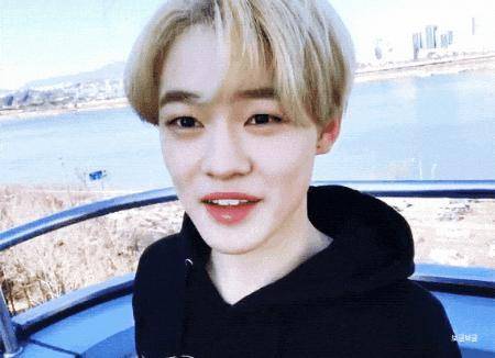 Everybody come simp for zhong chenle with me